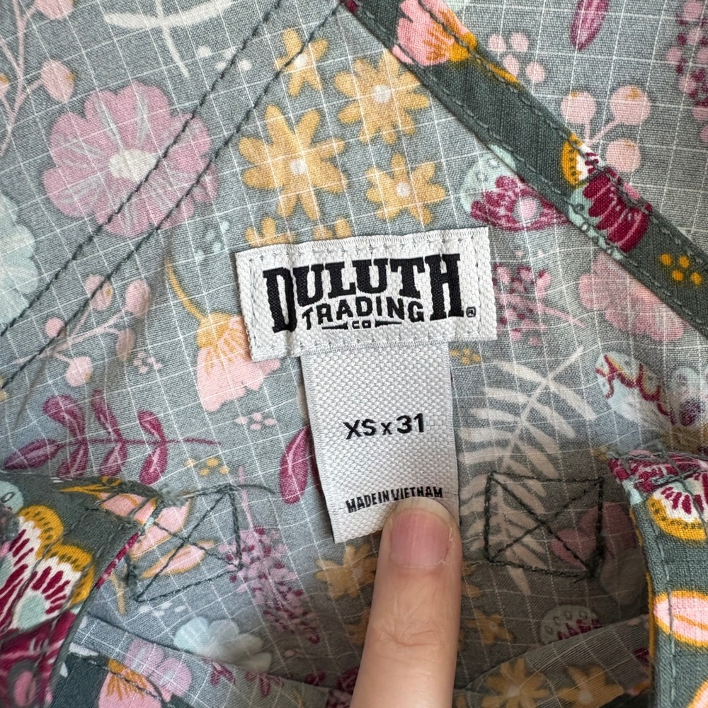 Duluth Trading Co Womens Heirloom Gardening Bib Overalls Floral Grey XS x 31 NWT - Picture 6 of 6